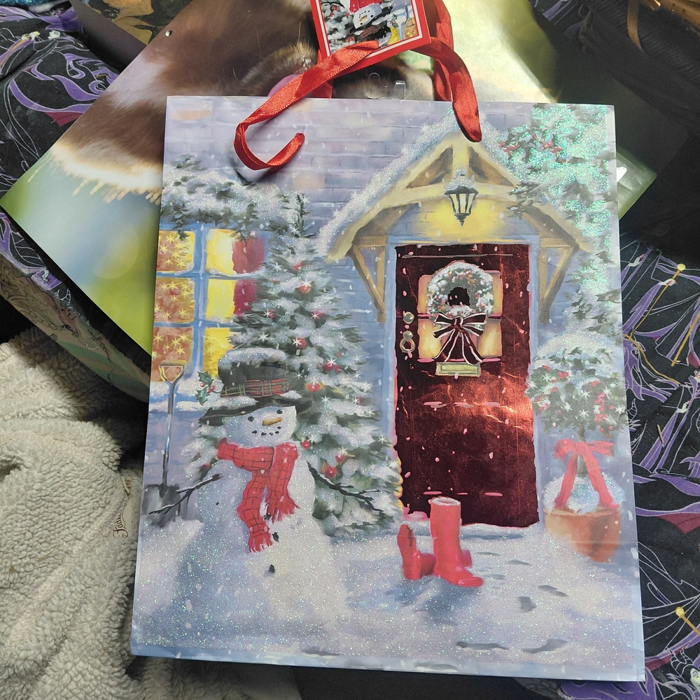 Festive Holiday Gift Bag with Snowman Design